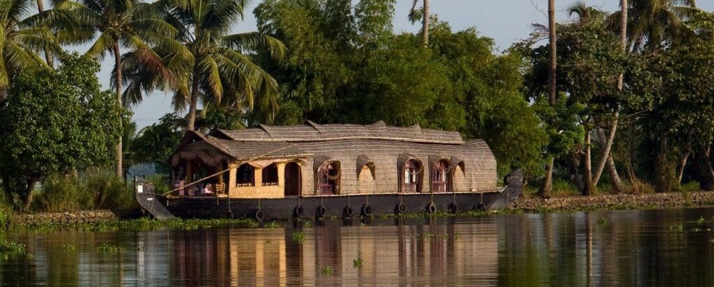 Alleppey Houseboat Experience - Packages - Kumarakom Castle