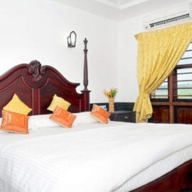 kumarakom-castle Honeymoon Houseboat Bedroom