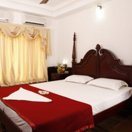 Kumarakom castle Houseboat Bedroom